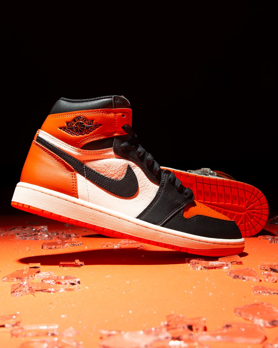 SOLELINKS's tweet photo. Ad: Air Jordan 1 Retro High OG 'Shattered Backboard' on sale for $114 + shipping => https://t.co/71KF16PMWz https://t.co/NStx1WtmOz