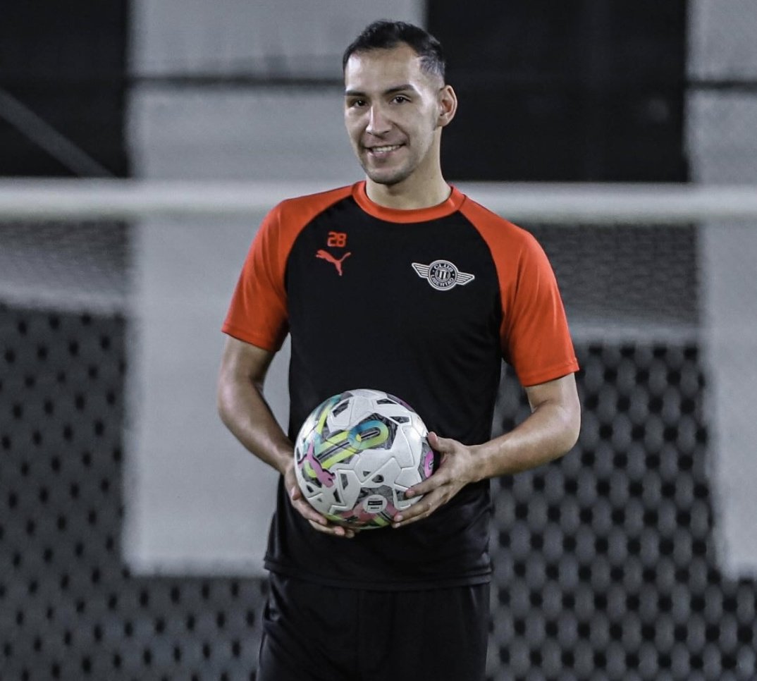 SL_GUMA's tweet image. - No tiene tatuajes
- No tiene peinados exóticos 
- No tiene autos llamativos
- No tiene una actitud negativa
- No tiene polémicas

✨ Simplemente es malísimo ✨