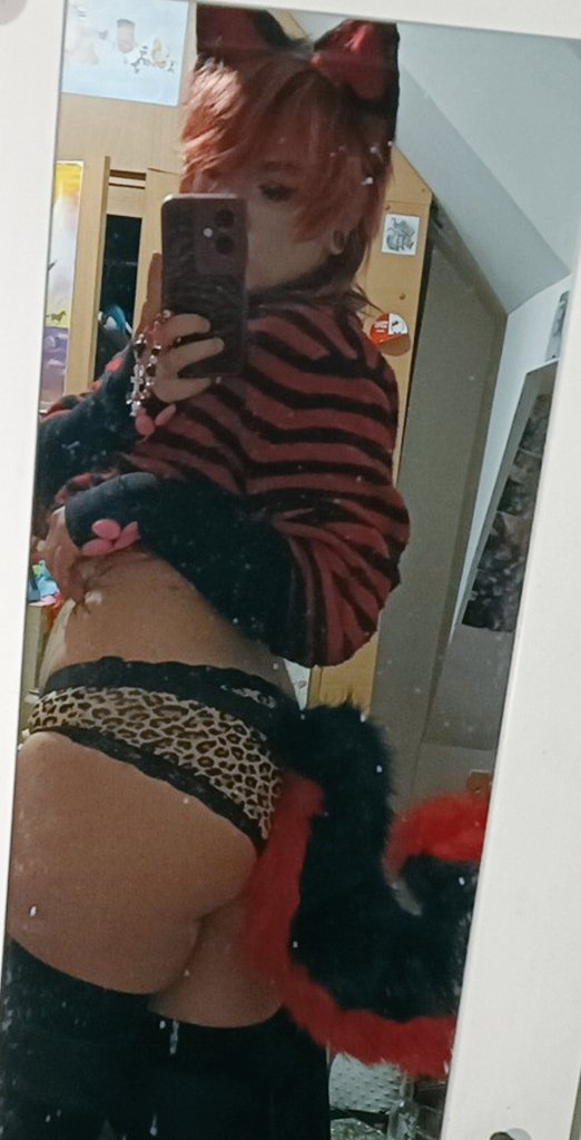 xxamiter_xoxo's tweet photo. :3 My furry ears and tail are finally here! I feel super cute!! <3 #puppyboy #femboy #furry https://t.co/zY7BhCHzh6