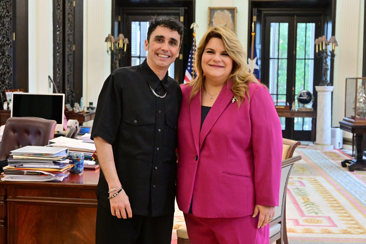 Jenniffer's tweet photo. Hoy recibí en @lafortalezadepr a los reconocidos actores españoles Paco León, Carmen Machi y Canco Rodríguez, quienes visitan Puerto Rico como parte del lanzamiento del filme “Aída y Vuelta”.

Esta visita resalta la importancia del mercado boricua para la industria cinematográfica española y posiciona la isla como un punto clave para el intercambio artístico y la expansión del cine internacional en el Caribe.