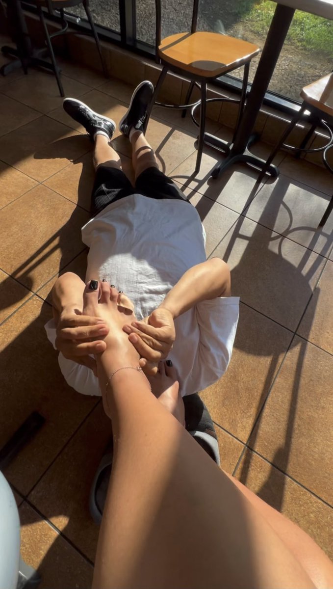 ahumandoormattt's tweet photo. Foot🦶rub for GODDESS PARIS at Jack in the box. It does not matter where we may be at. I must assume the position or somehow make the position happen. Present my face and start rubbing. This was in the early a.m. sadly there was no one there to witness my #publichumiliation from #goddess wana see the clip? #footmassage #footrub #rubherfeet #footfetish #trample #footslave