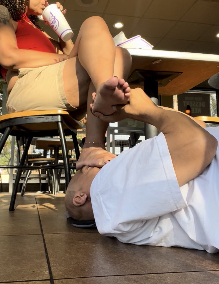 ahumandoormattt's tweet photo. Foot🦶rub for GODDESS PARIS at Jack in the box. It does not matter where we may be at. I must assume the position or somehow make the position happen. Present my face and start rubbing. This was in the early a.m. sadly there was no one there to witness my #publichumiliation from #goddess wana see the clip? #footmassage #footrub #rubherfeet #footfetish #trample #footslave