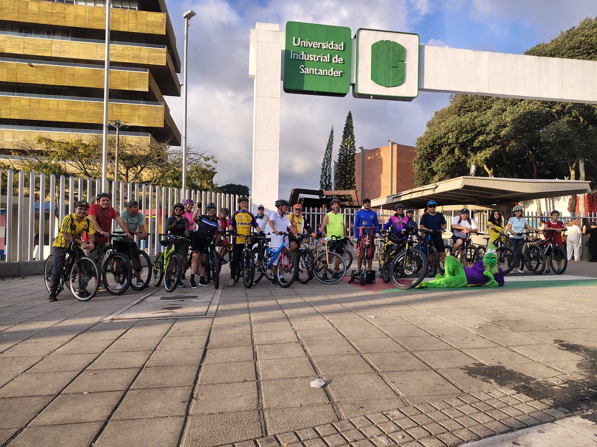 En #Enero, realizamos tres #CicladasLibres por #Bucaramanga, algo sin precedentes para #Ciclaramanga 🙂 Con recorridos pedagógicos y culturales, hicimos control víal en defensa de la ciclo-infraestructura y también nos gozamos la ciudad. En #Febrero, continuaremos con esta labor.