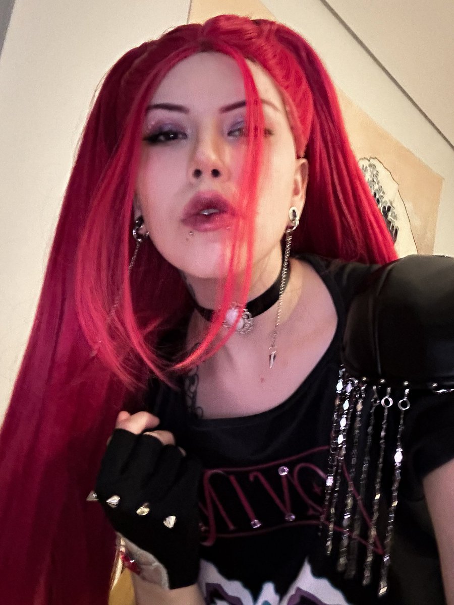 emmeowzer's tweet photo. FINALLY cosplayed my favorite girl <3

#mira #kpopdemonhunters #kpdh https://t.co/1oEPffJWlR