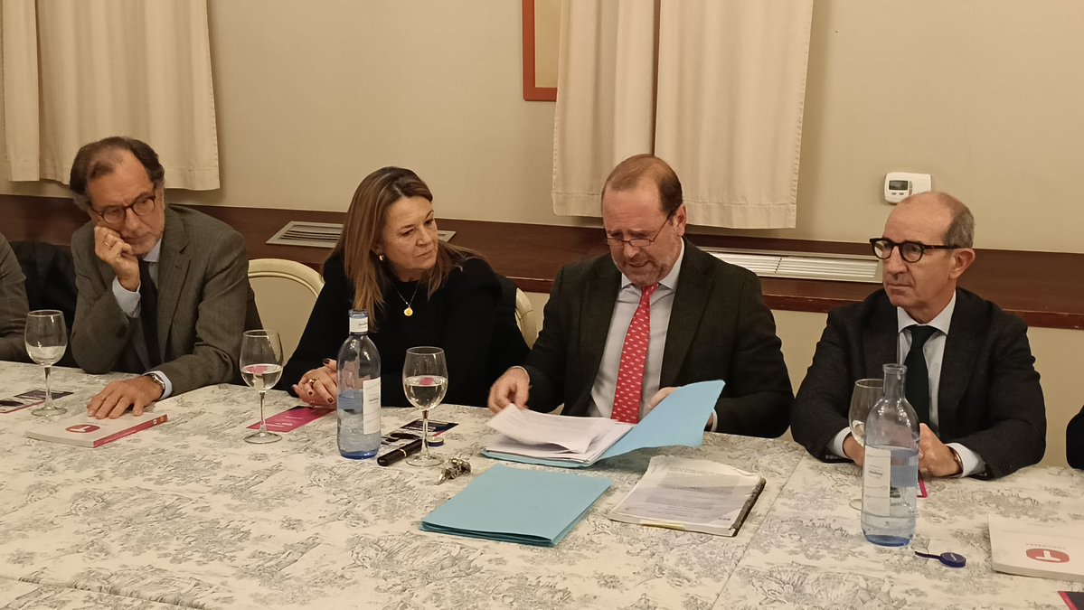 guadaliuris's tweet image. 🟢En #Guadaliuris celebramos un nuevo "Aperitivo Concursal" con nuestro patrocinador @TradematAuction . 

En él, debatimos con D. Javier Carretero Espinosa de los Monteros, Magistrado de lo Mercantil nº1 de Sevilla, sobre la actualidad del sector. 

#Sevilla #DerechoConcursal