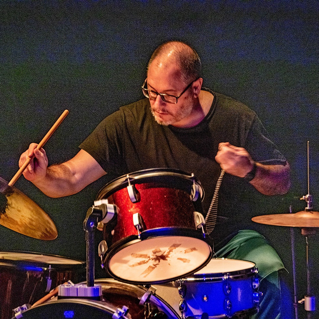 fabianjaraokei's tweet image. Hoy presentamos el #LoopFest en #TemporadaDeKoalas
Viene #EugenioFernandez para hablarnos del live looping y este alucinante festival con artistas de América y Europa.
Hoy en @fmlatribu