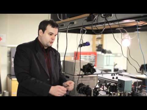 ZorzStudios's tweet photo. Man builds two billion #FPS camera that literally records at the speed of light: https://t.co/O33g673tL3 

#MattGrowcoot #SpeedOfLight #2BillionFPS #camera #LaserBeam #technology #BrianHaidet #AlphaPhoenix #YouTuber https://t.co/sm7EUhJMQ0