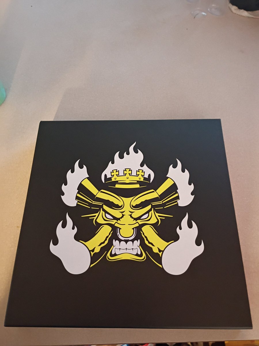 rgates86's tweet photo. Since seeing them live at my first rock concert at 13, Monster Magnet has been my favorite band. Dave Wyndorf also happens to appear on my favorite podcast #TESD. Super excited to finally own this collection on vinyl. Rock on! #monstermagnet @sundayjeff https://t.co/rwemmVvoTr