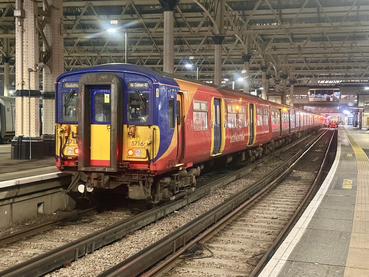 pacorrie's tweet image. Hello 455716 455712. 2F68 21:50 Waterloo Woking 2/2/26.  .
#trainspotting #class455 #swt #waterloo #london #Londonterminal  #waterloostation