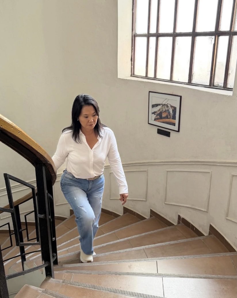 hectorbecerrilr's tweet image. Pisando fuerte y segura, por la senda que nos dejó Alberto Fujimori, hoy los retos son diferentes, la convicción es la misma. ¡Con la Fuerza del Orden! … Un Perú unido, en paz, sin odios hacia su desarrollo.