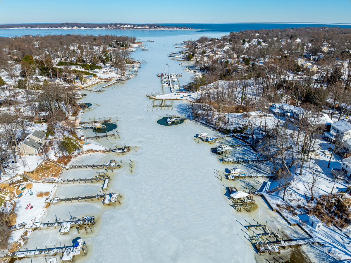 midatlaerial's tweet photo. Ice at the mouth of the Magothy River and Deep Creek in Anne Arundel County @TaylorGrenda @MikeTFox5 @JustinWeather @MDDNRFISH @TuckerFox5 #Chesapeakebay https://t.co/5IZD7lqx9p