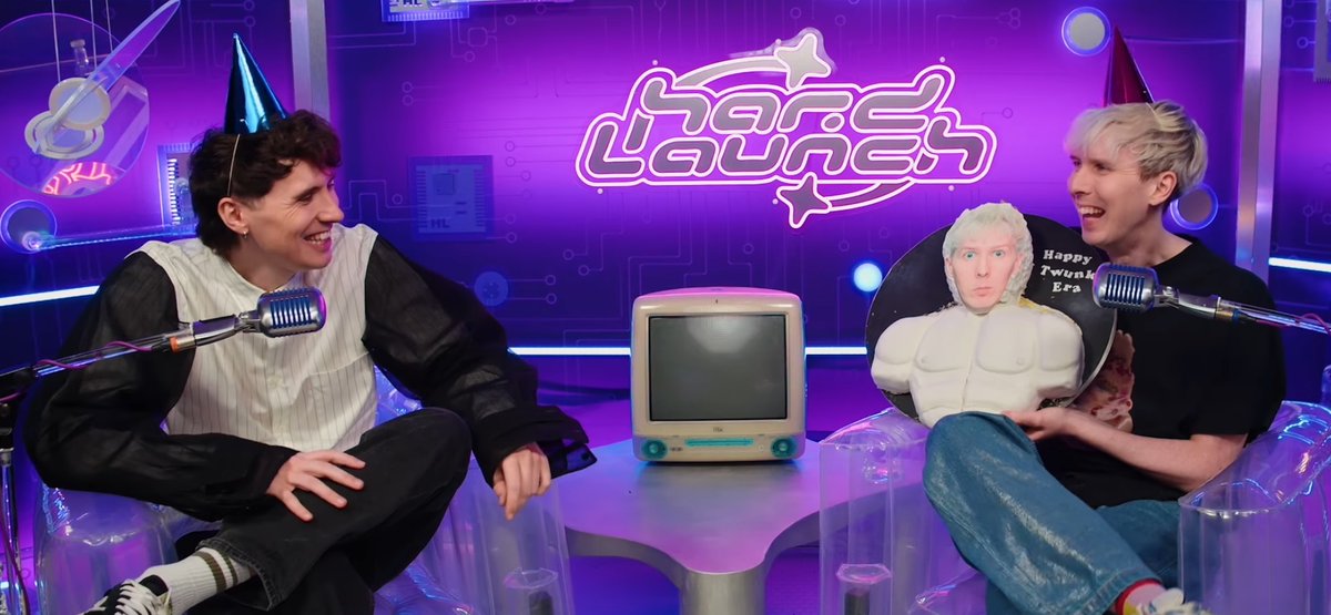 phovulation's tweet image. stop it I think they like each other