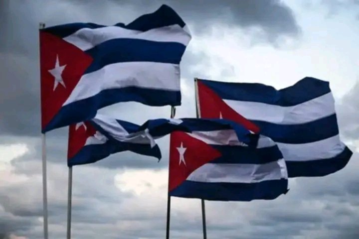 Un rubí 5 franjas y una estrella. #CubaEstáFirme #CubaVencerá