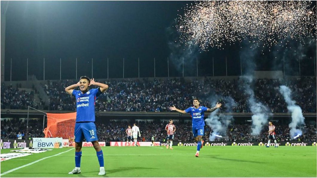 canion28298's tweet image. Pinche ángulo perrón del gol de Charly vs Chivas, no lo había visto jajaja.