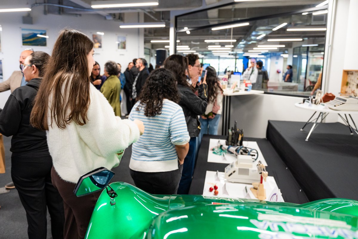 ✨🙌 Así vivimos la inauguración de la exposición “Legado de Investigación”. Gracias a quienes nos acompañaron en esta actividad, que resalta el trabajo de nuestros 10 centros de investigación. 

💡La exposición estará abierta hasta el 5 de febrero.