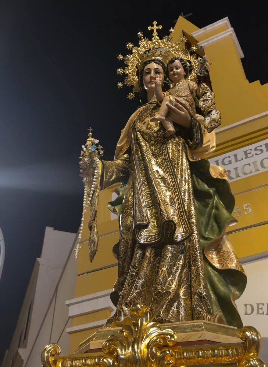 La Virgen vuelve a su fanal.
