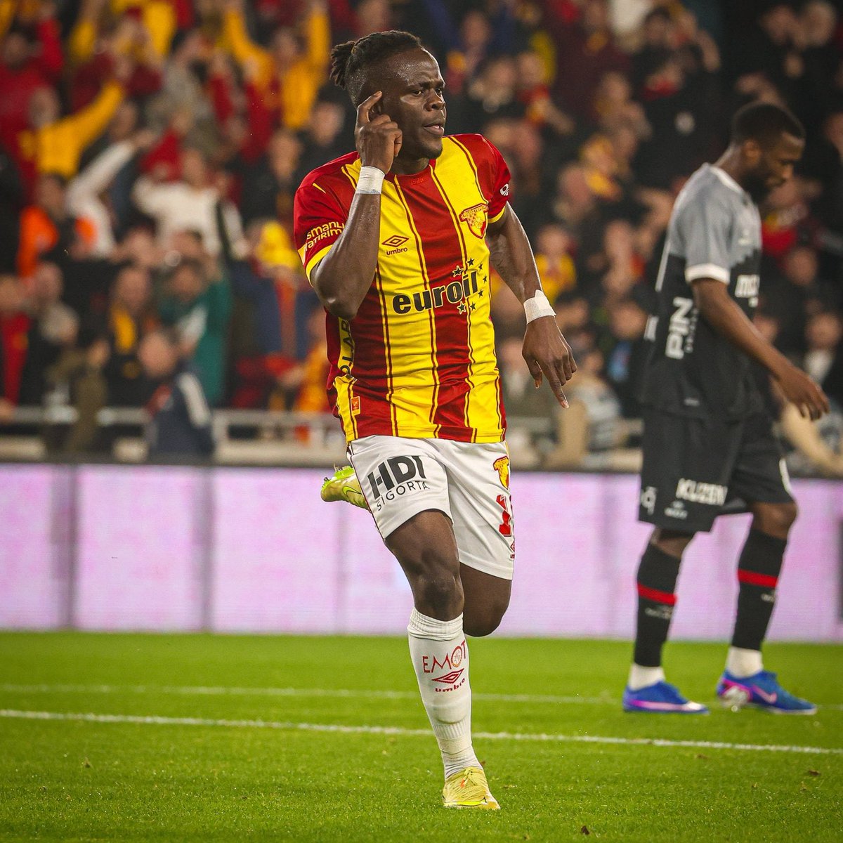 Oh Hyeon Gyu ve Junior Olaitan almışız. 

Gece saat 02:30 FM yeni sezon başlatıcaz mecbur. 

Beşiktaş’ım için faydalı olurlar umarım.