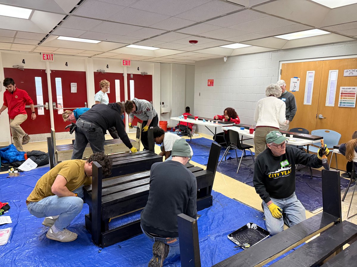 HBSClubDC's tweet photo. @HarvardHBS  Club DC members joined over 150 volunteers at Statesmen College Preparatory Academy for Boys on @MLK Day of Service with @CityYearWDC. Together we painted murals, refreshed spaces, and supported students at this DC school, honoring Dr. King's legacy through service. https://t.co/wG2AmcHhgE