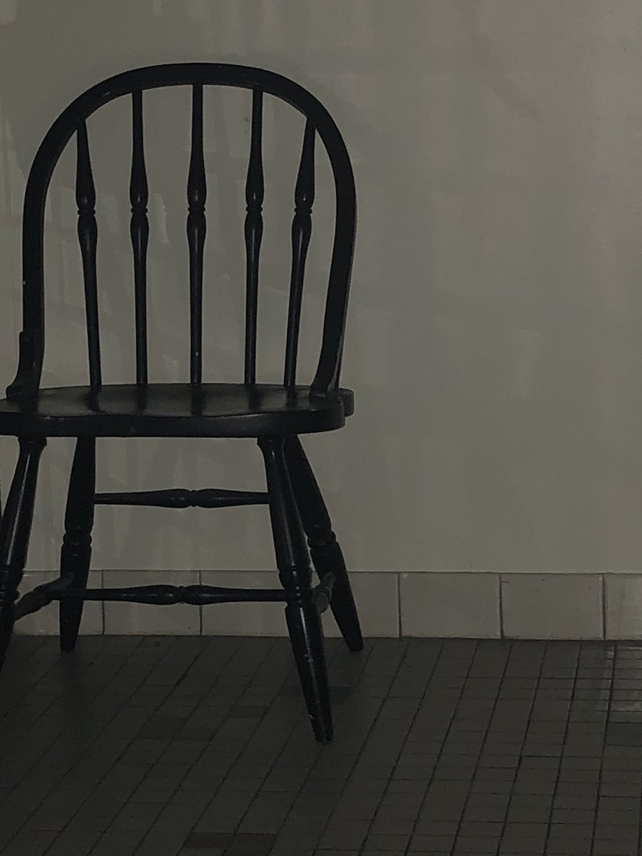 ASHRATTERSN_'s tweet photo. Something very ominous about this chair https://t.co/KTjVRTuO9n