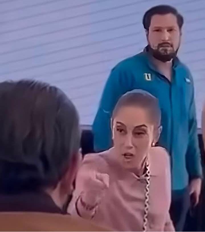 A q nivel habrá llegado la frustración <a href="/Claudiashein/">Claudia Sheinbaum Pardo</a> ahogada ÷ la espada y la pared c Trump y #AMLO, q regaña a legisladores q percibe como sus empleados, no como integrantes de un poder independiente. ¡Y q difícil tener q hacerle caso a un loco resentido, escondido en un rancho!