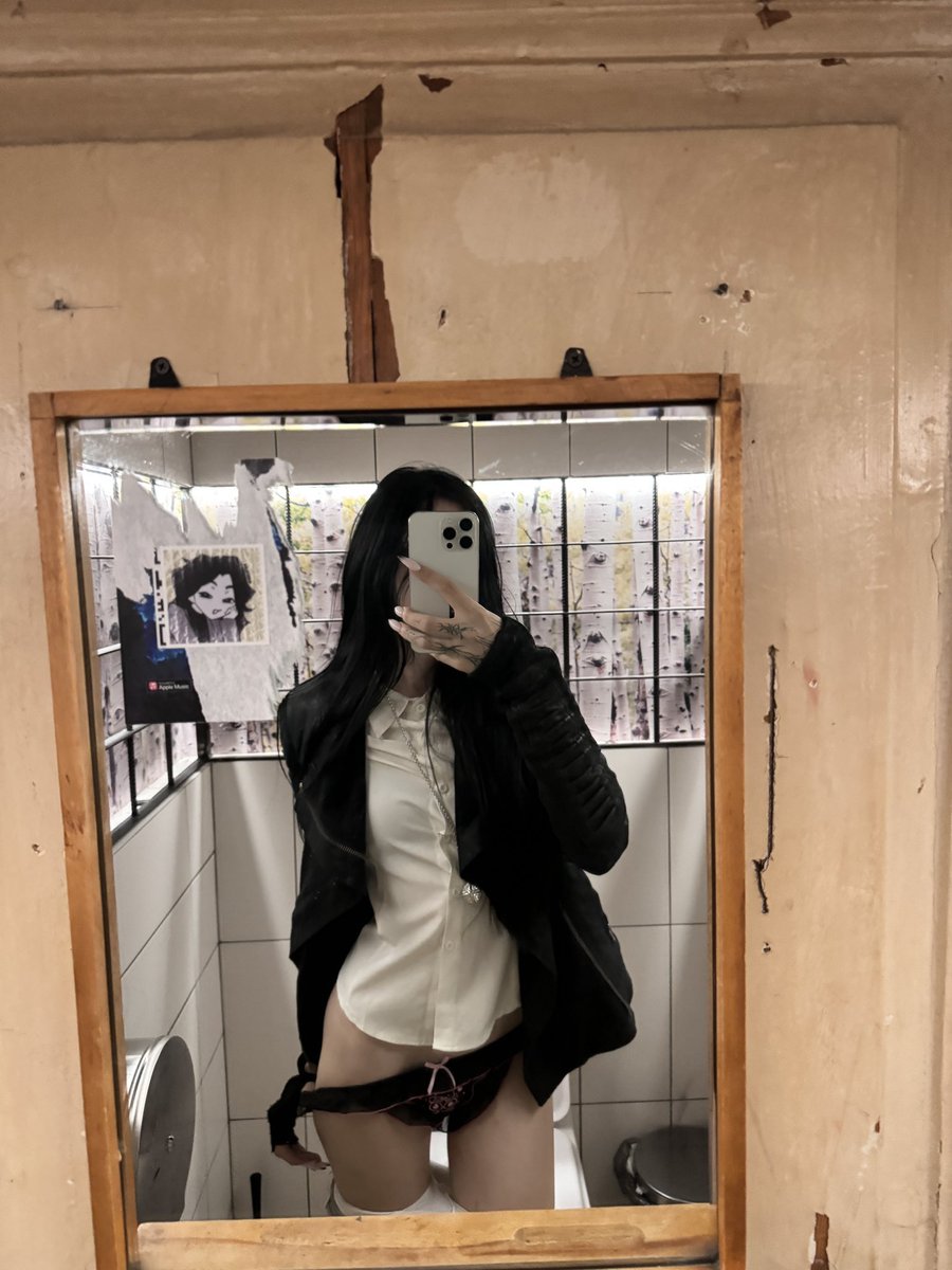 WYLIZANA tweet media