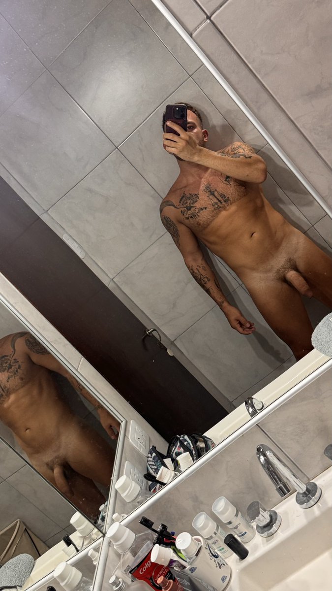 Espejito Espejito 🍆😏

Queda bien el ángulo? Que dicen? 😏