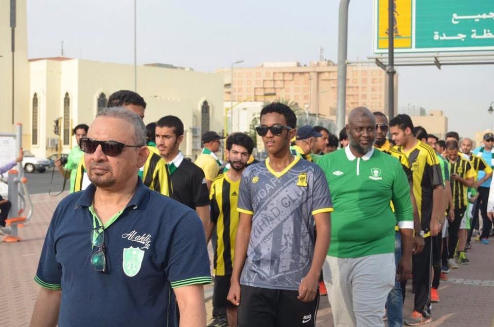 أنا أهلاوي الخلايا الجذعية واحب الجار ولو جار ، نطقطق، نتغشمر، نطنّز ، بس بعد المباراة ، كله تاريخ ويرجع الجار للدار راكب سيارة الجار 

قل للمتخلفين من المتعصبين من الجانبين ، انضجوا،  لا تخلوا اولادنا يضحكوا علينا، تراهم بعد المباراة، يتعشوا في الرحيلي، اشوفهم وافرح بهم وطقطقتهم