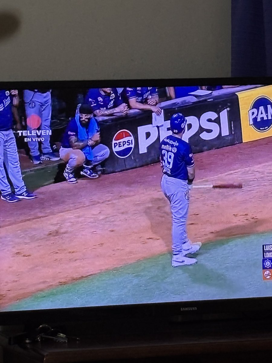 Saludos desde Naguanagua... en sintonía del juego final #Magallanera  #beisbolxteleven
