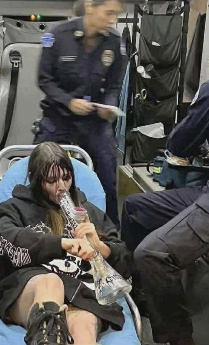 insane poses (@insaneposes) on Twitter photo 