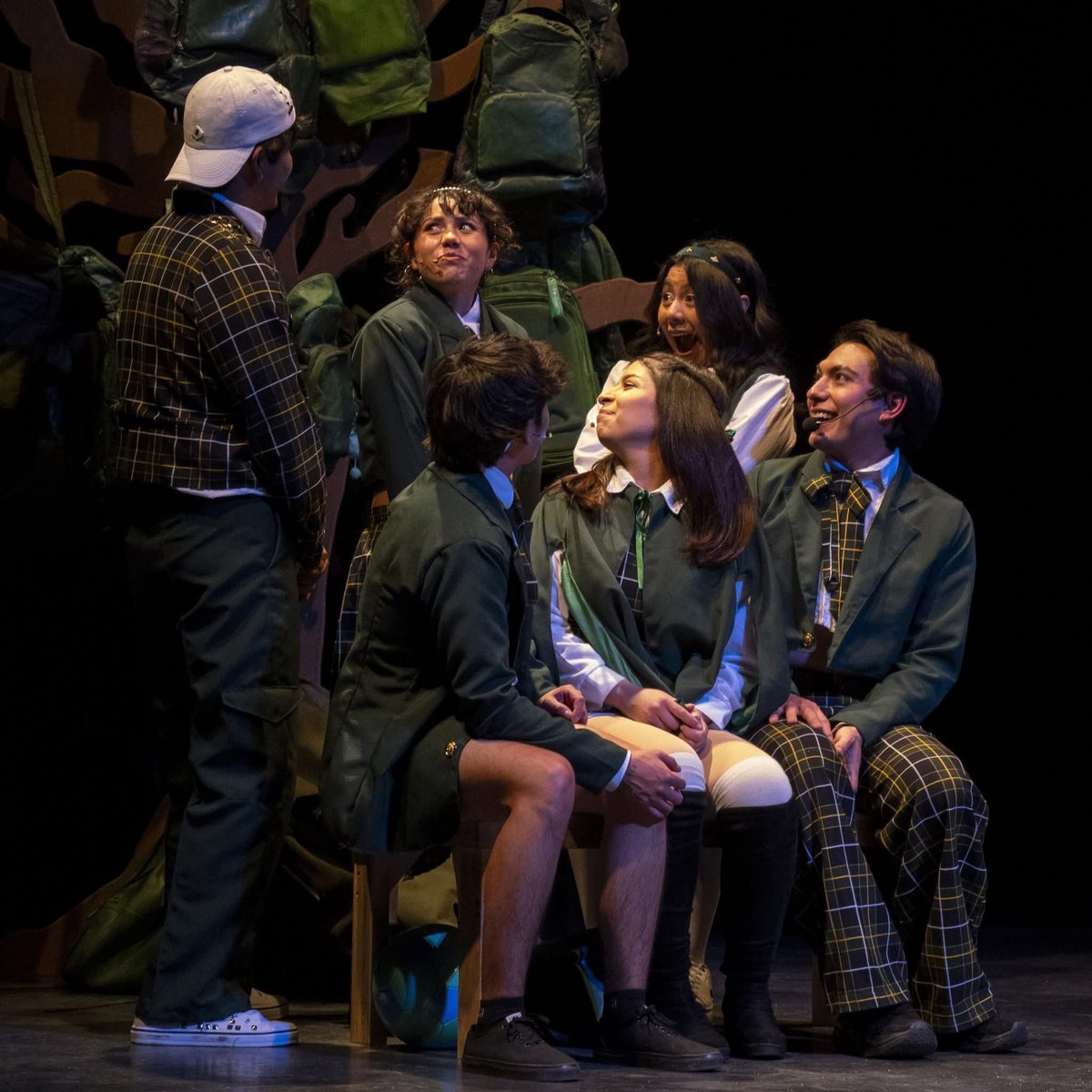 📰 🎭 “Mochila”, puesta en escena que interpela y conmueve a la adolescencia.

La obra, a cargo de la Compañía de Teatro de Tlali Nantli, se presentó en el Guillermo Romo de Vivar.

👉🏼👉🏼 centralnoticiasmx.com/mochila-puesta…

#CentralMX #Hidalgo #Cultura #Tratro #Adolescencia