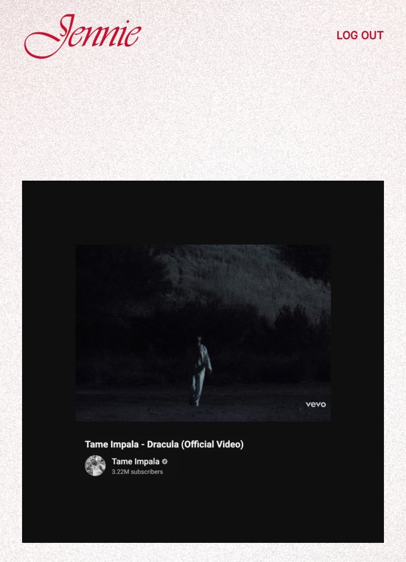 BLACKPINKMXCO's tweet image. #JENNIE actualizó su sitio oficial con el MV de “Dracula” de Tame Impala y la letra de la canción incluye el nombre de @jennierubyjane , ¿tendremos collab? 👀 

«Mis amigos me dicen: "Cállate, JENNIE, solo súbete al coche" (JENNIE)».