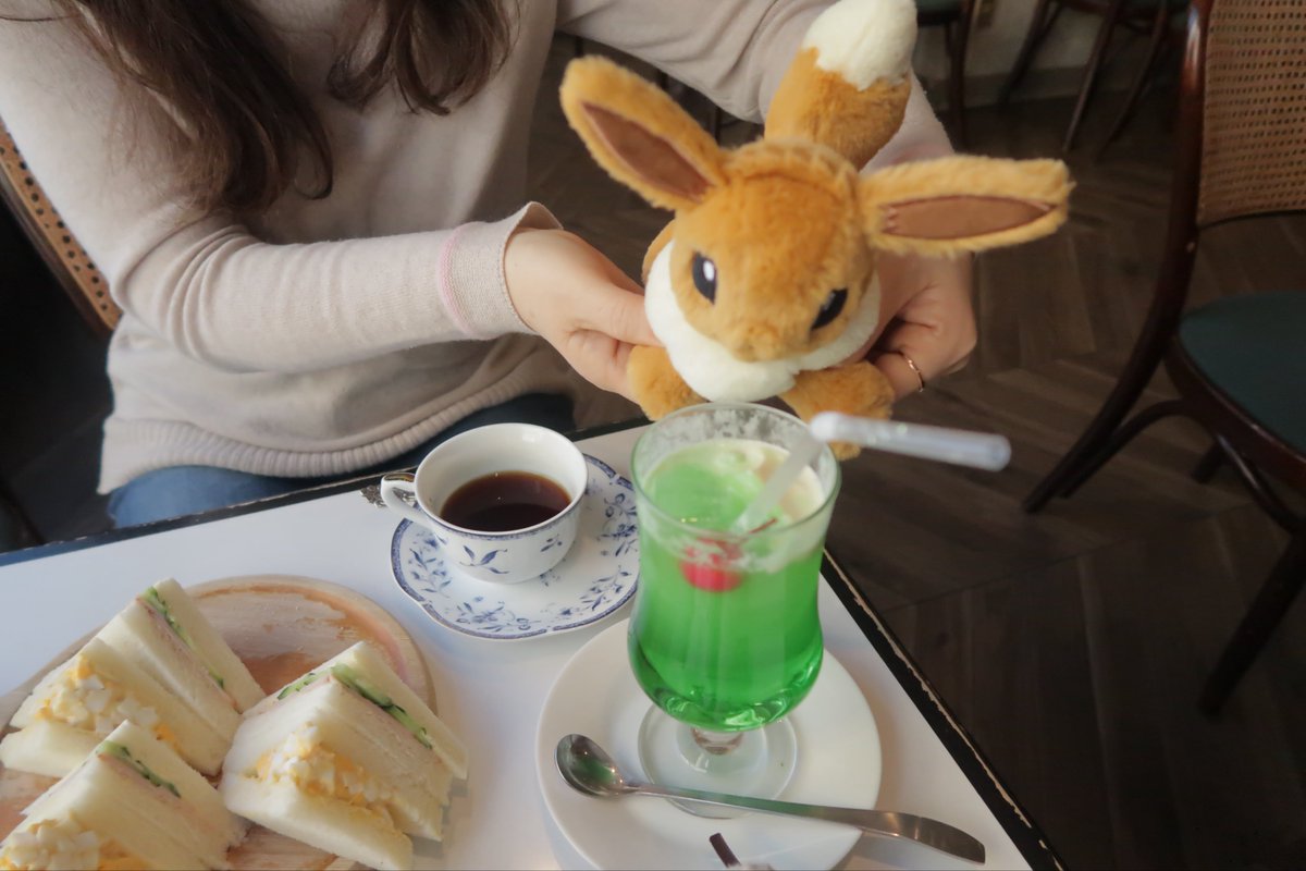 우리 엄마 귀여운 점
이브이 그냥 들고 있어달라고만 했는데 갑자기 쾁쾁쾁 하면서 먹는 척 시작함