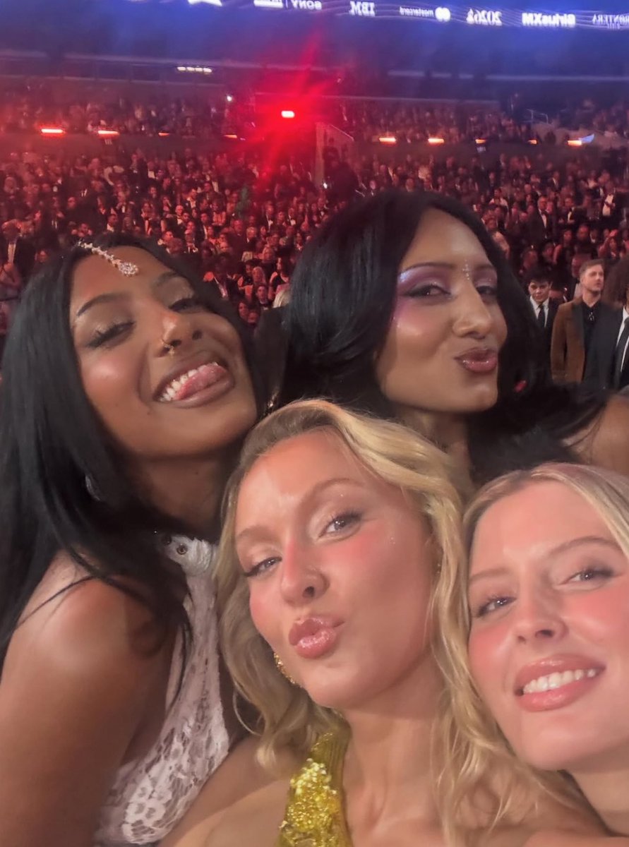 sister night 🤞🩷