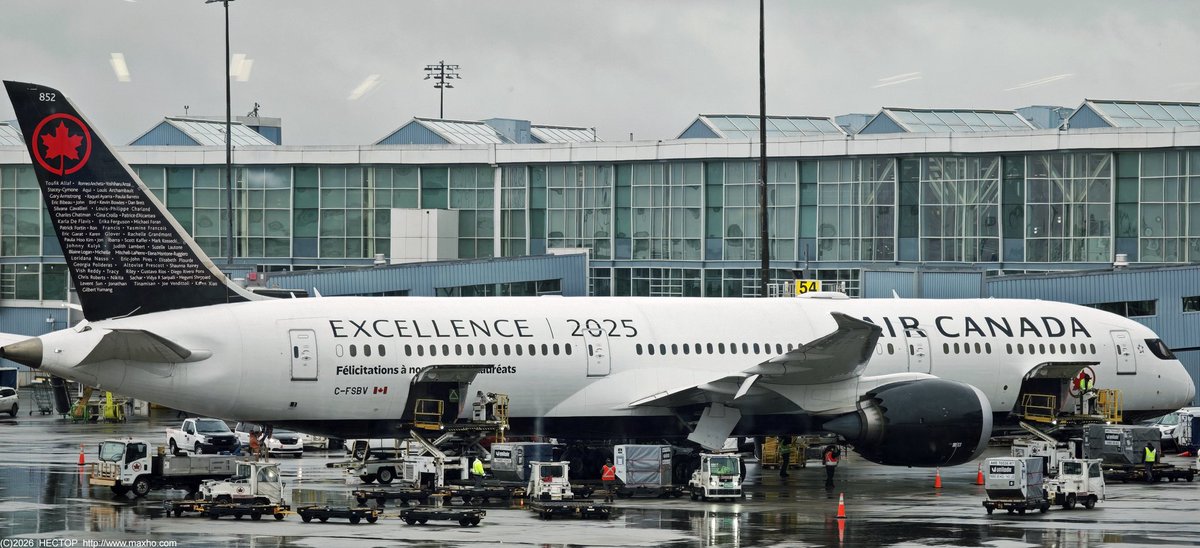 maxhocom's tweet photo. Как ни странно, но @AirCanada, это совсем не страшно, вдул бы ещё раз.
#авиация #самолёты #споттинг #аэропорты #Ванкувер #БританскаяКолумбия #YVR #CYVR #Boeing787 #Dreamliner #Боинг787 #бортпитание #пиво #Канада #AirCanada #Xiaomi15Ultra https://t.co/K110CgoIKX