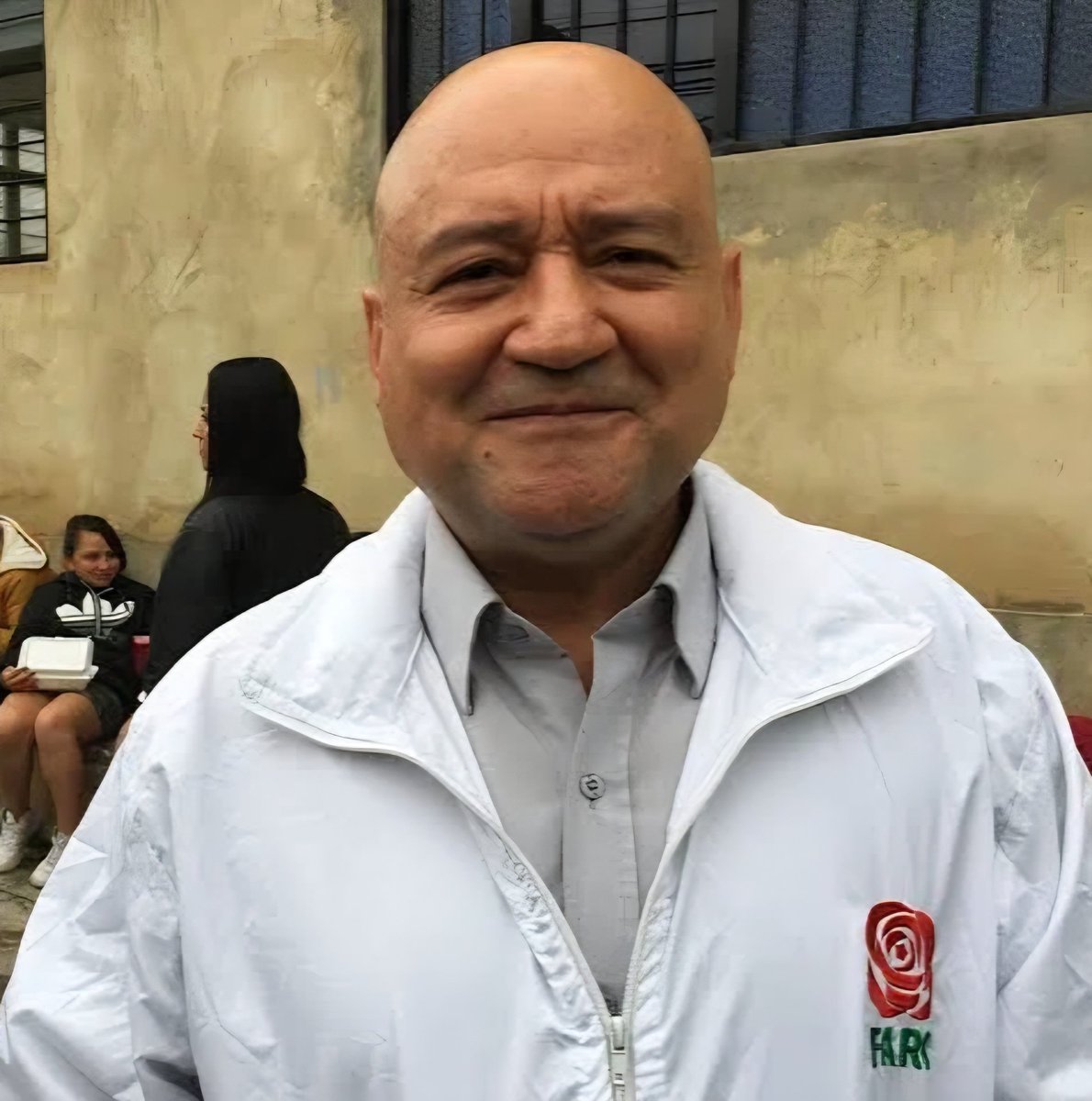 SinMamertos's tweet image. Disculpen mi opinión de extrema derecha, pero ¿Acaso un violador de menores no es igual de perverso y merece el peor castigo posible, sin importar que ideología politica tenga?

Es que los de izquierda me tienen un poco confundido atacando al primero, pero defendiendo al segundo.