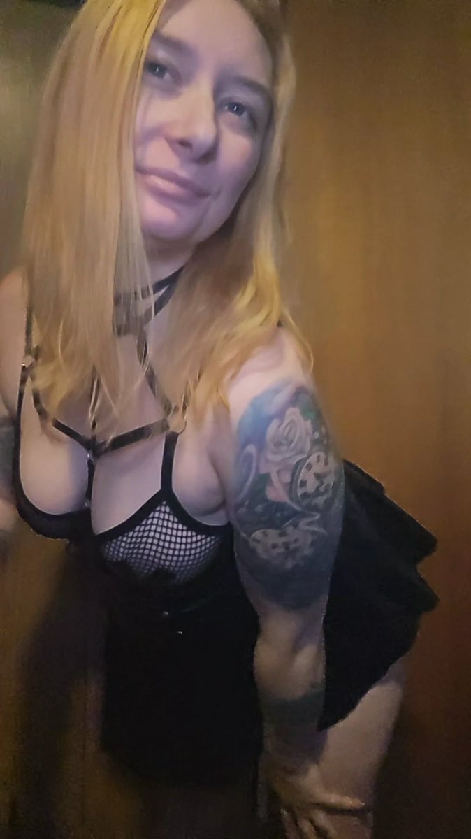justcallmkitten's tweet photo. New outfit 😸 https://t.co/c11HUiRo05