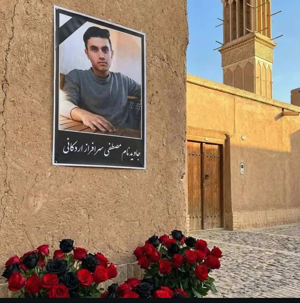 Mousavi1355's tweet photo. Mostafa Sarafraz Ardakani, 21, a mechanical engineering student, was killed after being shot by a sniper in Ardakan, Yazd.
مصطفی سرافراز اردکانی، ٢١ ساله، دانشجوی مهندسی مکانیک یزد ورودی ١٤٠١، ۱۹ دی با شلیک تک‌تیرانداز از بالای بانک‌ملی اردکان یزد کشته شد.
#IranMassacre #Iran #IranianRevolution2026