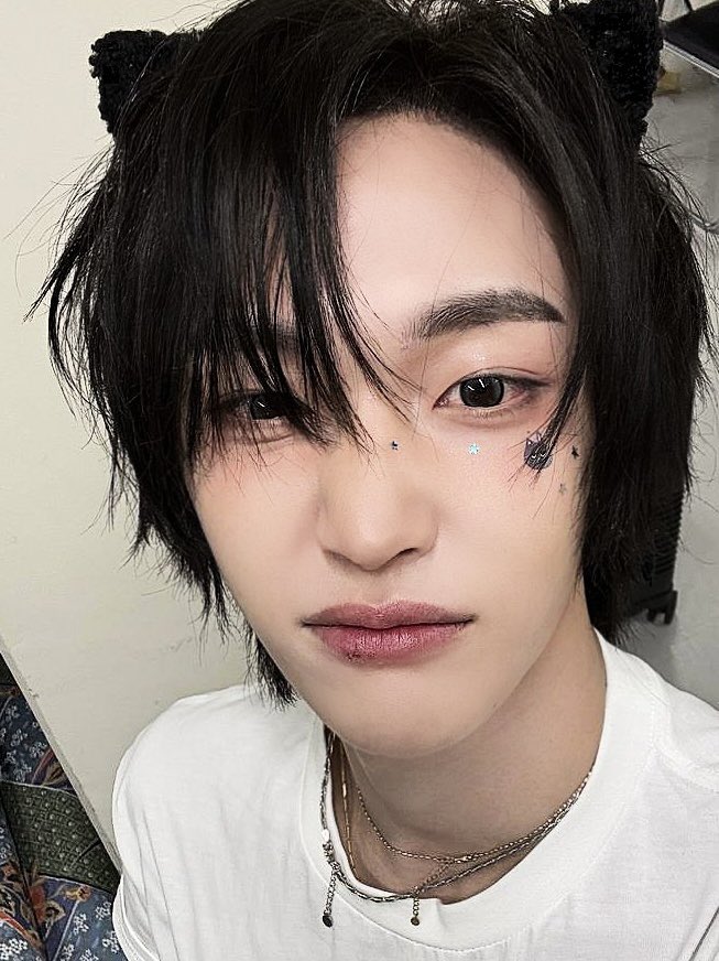 🐶🤎🤍🐕🐾🐶            🐱🩶🖤🐾🐈‍⬛🤍
🤎🤍🤍🤎🤍🐾            🖤🩶🤍🐱🖤🐾
🤎🐶🐾🤍🤍🐕            🐈‍⬛🖤🩶🤍🐾🩶
🤍🐕🤎🐶🐾🤍            🐾🤍🐈‍⬛🖤🩶🖤