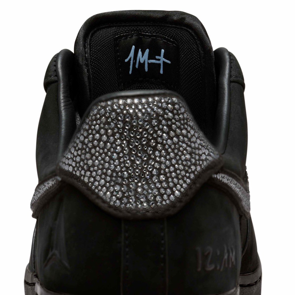 uptod4te's tweet photo. Swarovski x Nike x Ja Morant Air Force 1 Low LX “Black Silver”が現地時間2月13日より発売予定 ［IQ9772-001］【スワロフスキー ナイキ ジャ・モラント エアフォース1 AF1 ロー ブラック シルバー】
https://t.co/zTEjiYEP0Q https://t.co/N51xnKjPLC