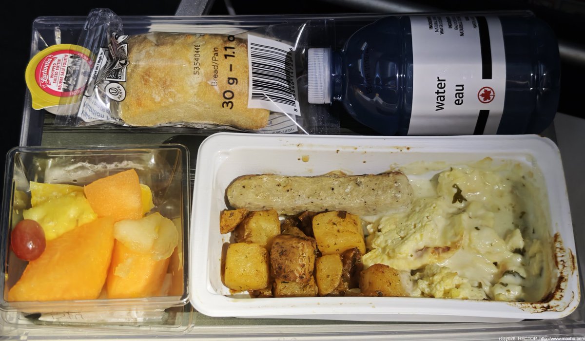 maxhocom's tweet photo. Как ни странно, но @AirCanada, это совсем не страшно, вдул бы ещё раз.
#авиация #самолёты #споттинг #аэропорты #Ванкувер #БританскаяКолумбия #YVR #CYVR #Boeing787 #Dreamliner #Боинг787 #бортпитание #пиво #Канада #AirCanada #Xiaomi15Ultra https://t.co/K110CgoIKX