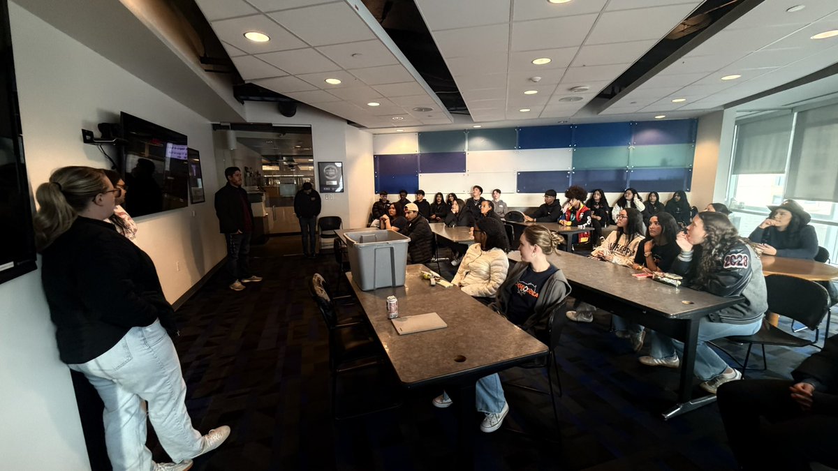 SachseDECA's tweet image. Today was a good day. Thank you @DallasStars, @963kscs, and @995thewolfdfw! 💚🖤#GoTheExtra #RunMustangsRun🐎