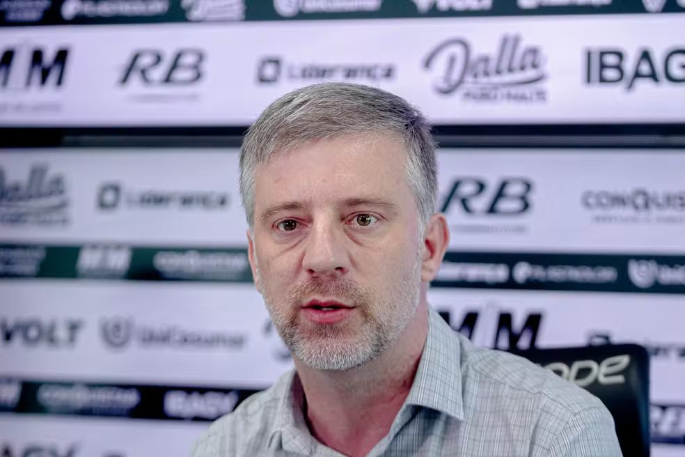 SUMAM DO FIGUEIRENSE!

VOCÊS ACABARAM COM O CLUBE.