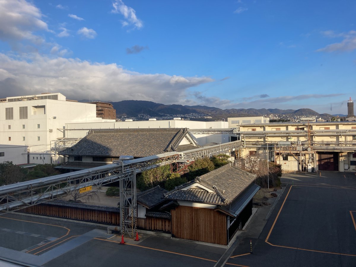 こんにちは！2月3日、朝8時の西宮です。天気は晴れ☀
今日は節分！巻きずしを買われる方も多いのではないでしょうか。担当は実家に行きまして、太巻きは切って分け、丸かぶり用に別途細巻きを用意する…といったやり方で両方を楽しんでいます🍣
#企業公式が毎朝地元の天気を言い合う