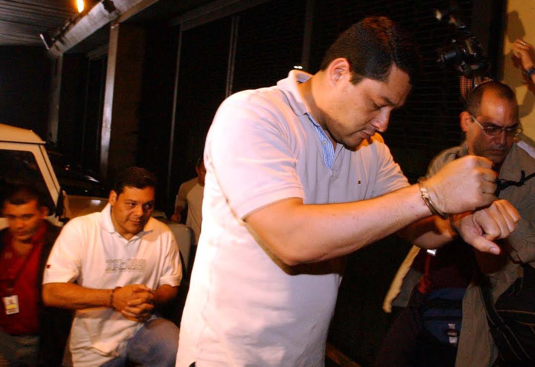 Delcy habla de "amnistía" mientras los hermanos Guevara llevan 20 años con las cicatrices de la electricidad y la asfixia en el cuerpo. Fueron desaparecidos, torturados hasta casi morir para fabricar culpables y hoy siguen siendo rehenes. ¿Amnistía? No insulten. Ustedes no son