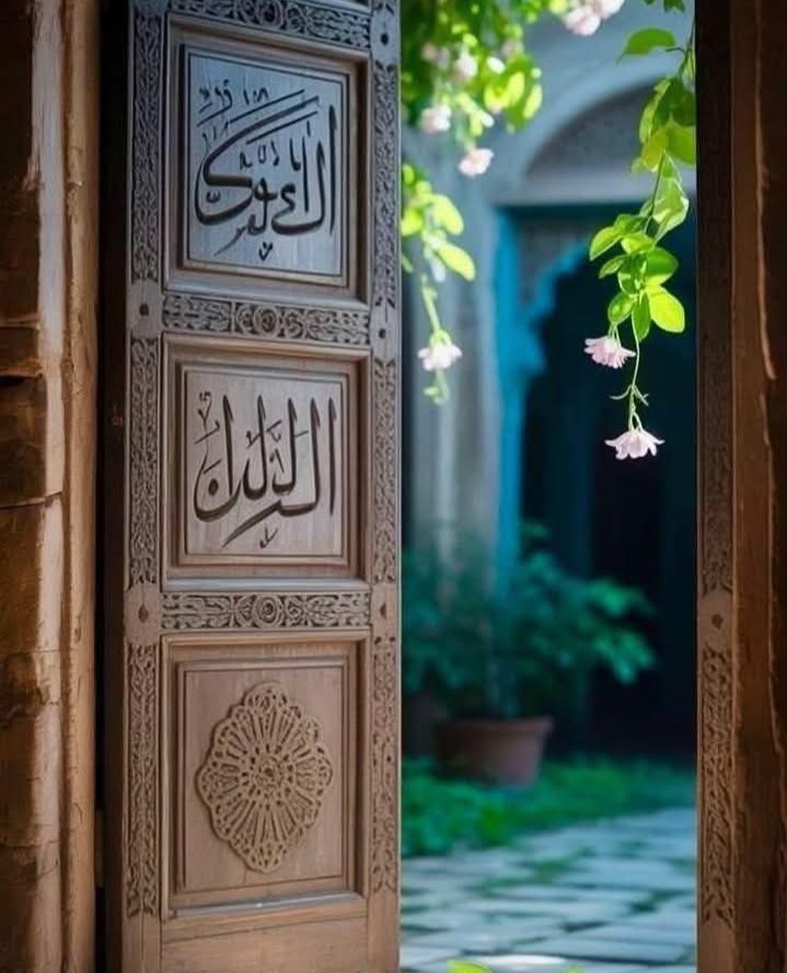 Yâ Rabbi!
Kim işlediği günahlar için tevbe kapısında bekliyorsa,
Kim hastalığı yada hastası için şifa bekliyor ise,
Kim kolu kanadı kırık öylece sevinçlere buruk bakıyorsa,
Kim hane halkı için alın teri akıtıyorsa,
Kim bilmediğimiz birilerinin elinin altında zulüm çekiyorsa