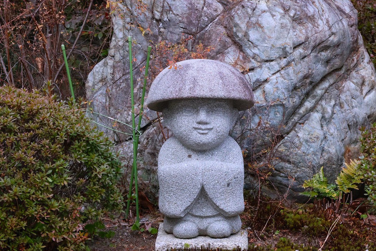 おはようございます 穏やかな火曜日に☀ 京都のお地蔵さん
