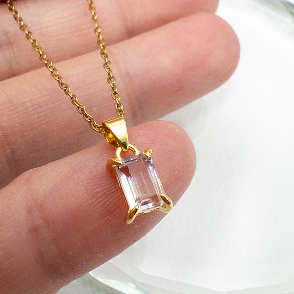 ボリビア産 アメトリン ペンダント ＊petal＊ silver925 / ステンレスチェーン ネックレス💫

レクタングルファセットのお石でお色味の切り替わり、透明感が綺麗です😊
minne.com/items/40873424

#天然石 #ハンドメイド #アメトリン