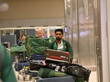 Hello Sri Lanka 👋 <a href="/babarazam258/">Babar Azam</a>