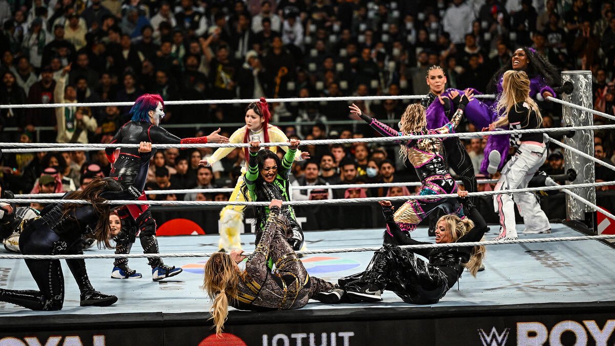 LIV in the moment. ᥫ᭡ NOT @YaOnlyLivvOnce tweet media