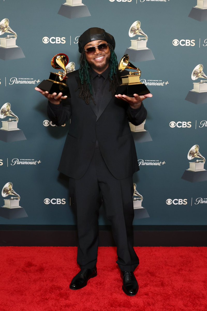 leonthomas's tweet image. How fast? 20+ years 🏆🙏🏾 I’m grateful beyond words to be recognized by @grammys for Best R&amp;amp;B Album and Best Traditional R&amp;amp;B performance. I can’t thank the fans enough for every time you press play, vibe out on tour, and show love. To my collaborators who helped to bring MUTT to…
